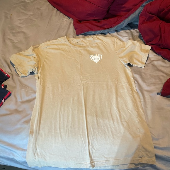 Mens Oakley Tee Shirt Beige Tan sz Large (fits M) - Picture 1 of 4